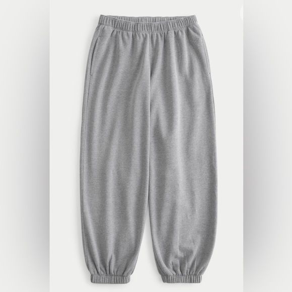 Hollister Pants - LOW-RISE BAGGY FLEECE SWEATPANTS